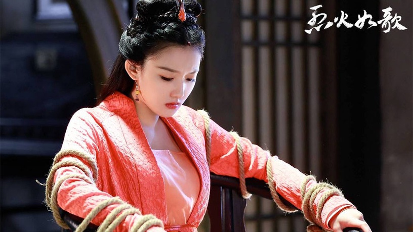 《錦衣之下》譚松韻「牛角包婢女造型」超Q!10女星古裝婢女,林依晨被笑翻,熱巴可愛
