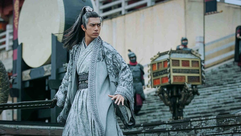 李現《劍王朝》大結局一夜白髮!10明星的古裝劇老妝,認不出李沁,張鈞甯一樣是美女