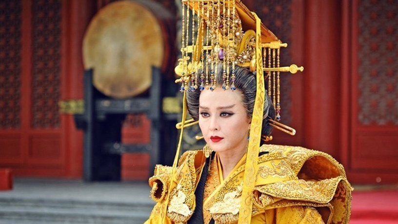 李現《劍王朝》大結局一夜白髮!10明星的古裝劇老妝,認不出李沁,張鈞甯一樣是美女