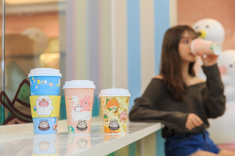 7-11卡娜赫拉聯名店前進高雄!限定款變換表情的杯套必收,還有P助&兔兔陪你拍個夠