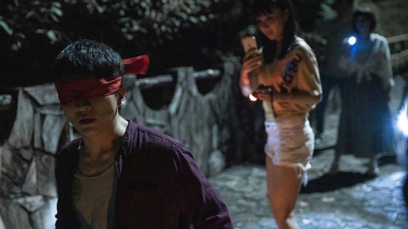 Netflix《女鬼橋》收視奪冠!取材真實校園直播撞鬼事件,「國民鬼娃」嚇慘人!