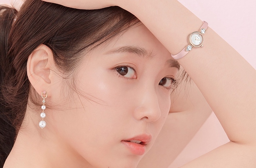 IU新畫報「奶油杏桃唇」美到逆天!特搜同款唇色推薦,女人味飆升、顯氣質的約會斬男色