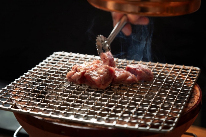油花美到不行的和牛就在這裡啦!「肉你好燒肉專門店」主打美味和牛,還有專人烤給你吃