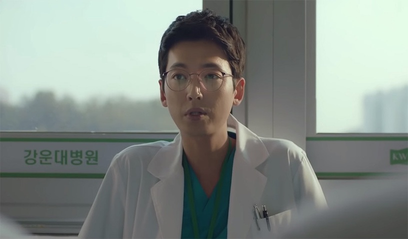 《機智醫生生活》新預告「醫院五人幫」登場!鄭敬淏演挑剔鬼,柳演錫朋友面前變哭包!