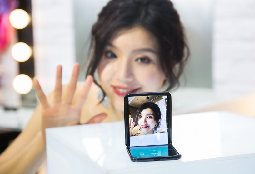 三星Galaxy Z Flip「摺疊粉餅機」5大必入手理由!不僅體積輕薄,美肌、廣角功能也超強