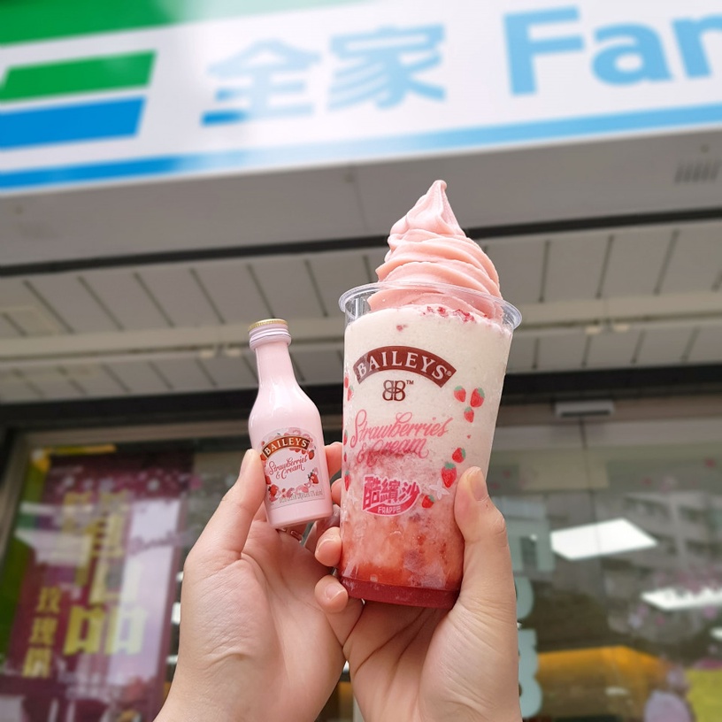 全家草莓季隱藏版吃法!貝禮詩草莓奶酒酷繽沙&重乳草莓霜淇淋「無敵霜沙」