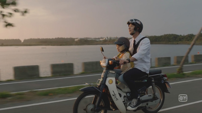 《想見你》結局海邊一吻哭慘!雨萱子維愛情回顧,「鳳南小隊」回憶沒了,半部都在虐