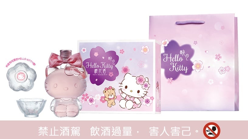 Hello Kitty全身造型櫻花酒!加碼大耳狗草莓蘋果酒,醉月 x 三麗鷗系列實在是太燒啦~(右滑看售價資訊)