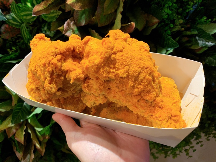 炸雞加辣炒年糕超邪惡美食!NENE CHICKEN推辣炒年糕風味炸雞,讓你一口炸雞一口辣年糕
