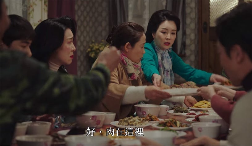 《愛的迫降》金正鉉「嘴撕機票」是即興!6幕即興演出,玄彬&孫藝珍瑞士之吻劇本沒寫?