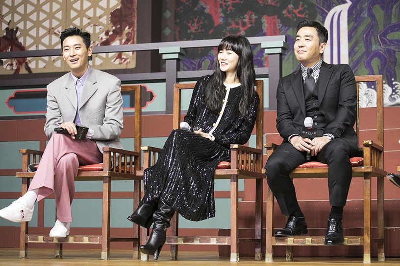 《李屍朝鮮2》Netflix新預告曝光!朱智勛逼位中殿&喪屍逼近城門,編劇洩第3季可能性?