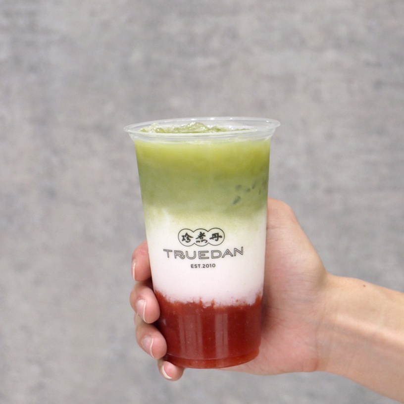 珍煮丹超狂新品「草莓抹茶鮮奶」!酸甜草莓與靜岡抹茶,全台限定這2家才有販售