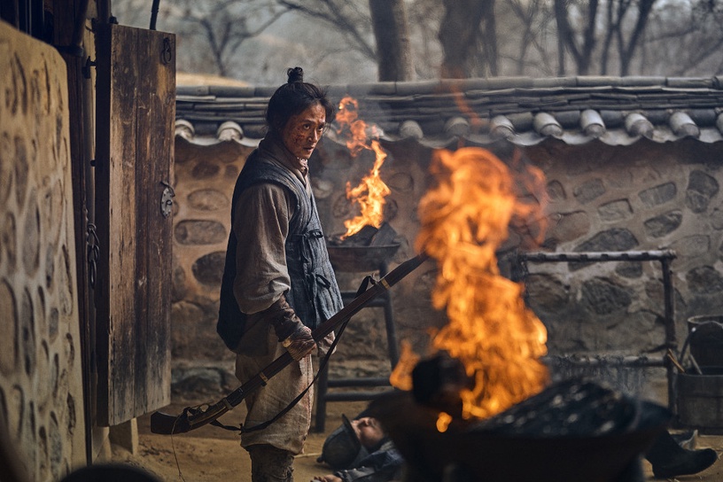 Netflix《李屍朝鮮2》7大待解謎團!李蒼身邊奸細是誰?「生死草」能不能解喪屍病毒?