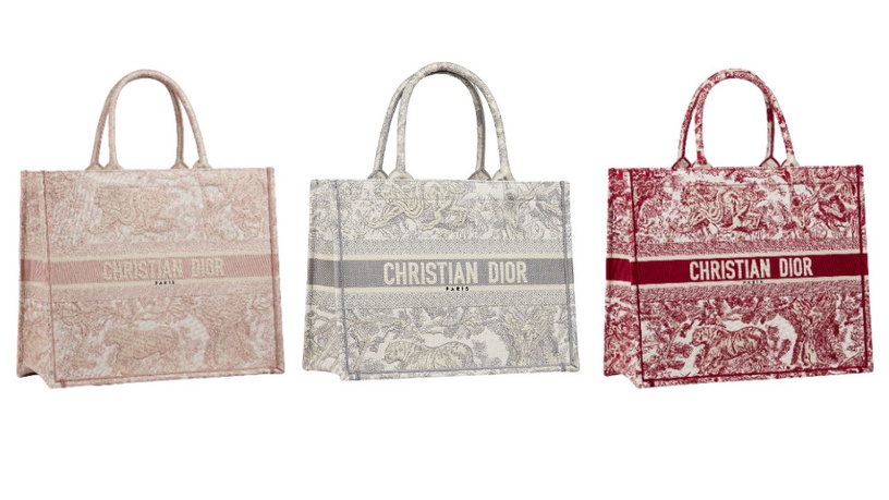 Dior Book 粉色法式印花刺繡帆布托特,NT$97,000Dior Book Oblique 石灰色帆布托特,NT$88,000