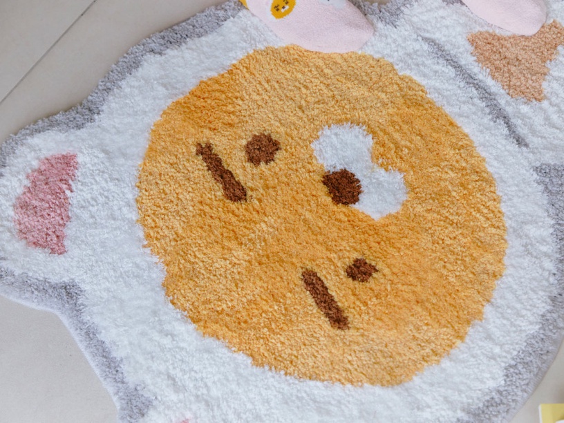 Kakao Friends 推萊恩小白熊、桃子小粉兔「絨毛吸水腳踏墊」,快趁官網大特價買起來!