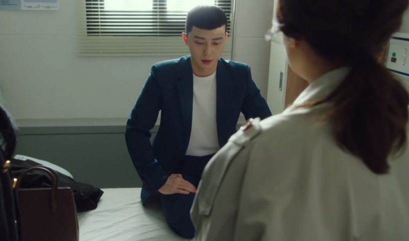 《梨泰院Class》結局甜炸!朴敘俊成「告白狂魔」,捧臉深吻金多美,朴寶劍帥氣登場!