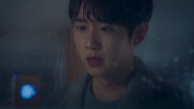 《一半的一半》首播丁海寅4個「心動對視」!瞬間回眸、雷雨夜望窗,就是最強初戀系!