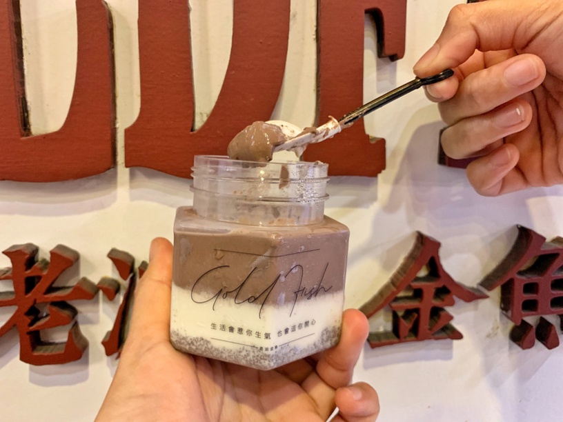 巧克力控喝起來!「老派金魚」推黑眼豆豆系列飲品,香蕉巧克力牛奶、巧克力牛奶必喝!