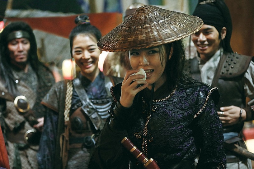 《愛的迫降》藏超多玄彬&孫藝珍作品!雨中撐傘、喝燒酒,《秘密花園》這幕也被致敬?