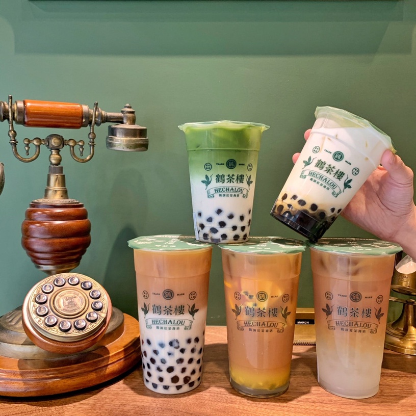 「鶴茶樓 鶴頂紅茶商店 」首店插旗東區,鶴頂紅茶、綺夢紅茶必喝!加碼一杯只要一元!