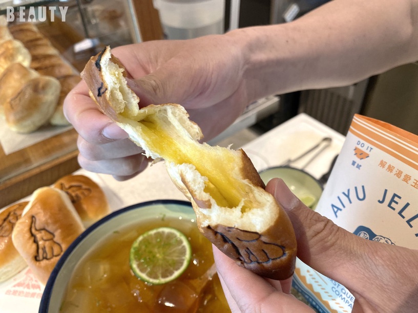 IG超夯的「解解渴有限公司」大象餐包!超療癒的大象烙印,加碼酸甜的野生愛玉也是必點