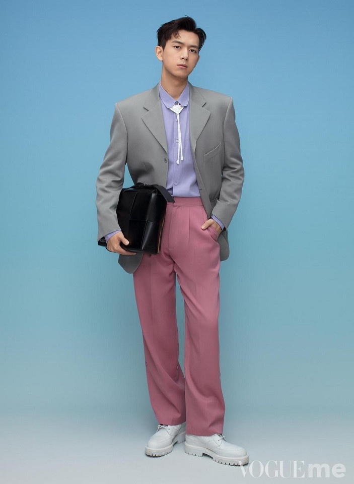 李現新封面秀長腿!內娛公佈10男星真實身高體重,李現比王一博重15kg,高偉光191巨人