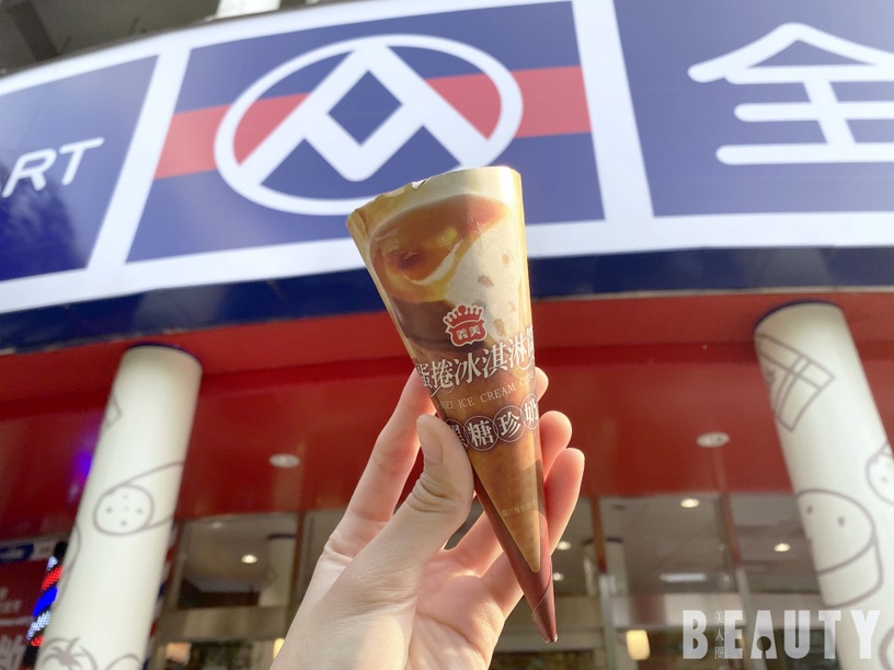 義美推出「黑糖珍奶冰淇淋甜筒」!香濃黑糖醬與Q彈珍珠,全台限定這家超商開賣
