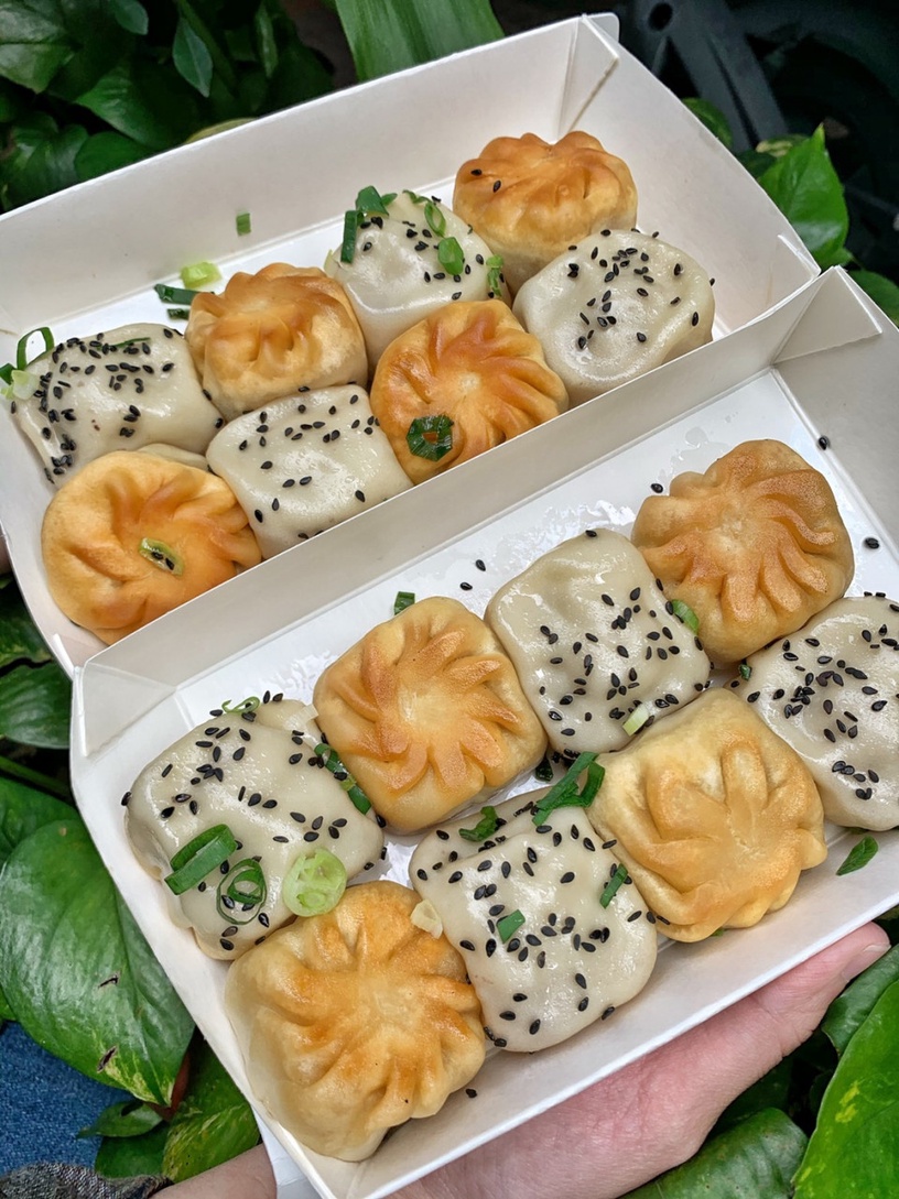 一咬爆漿的煎包!超人氣「老上海生煎」黃金脆皮超級爆汁,滿滿餡料誘人必吃!