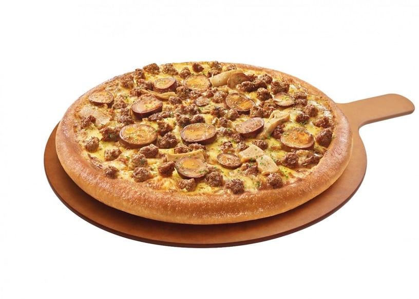 這次必勝客將揚名海外的台灣小吃「滷肉飯」加到比薩上，推出全新「未來媽媽ㄟ滷肉」比薩！