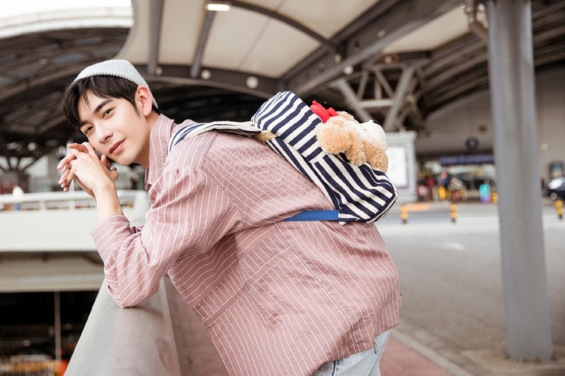 誰說男生不能穿粉紅色!10位男星「粉色西裝」,李現優雅、肖戰可愛,這不是我男友嗎