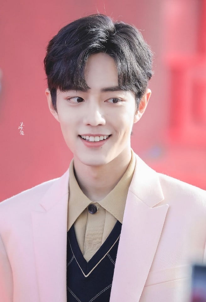 誰說男生不能穿粉紅色!10位男星「粉色西裝」,李現優雅、肖戰可愛,這不是我男友嗎