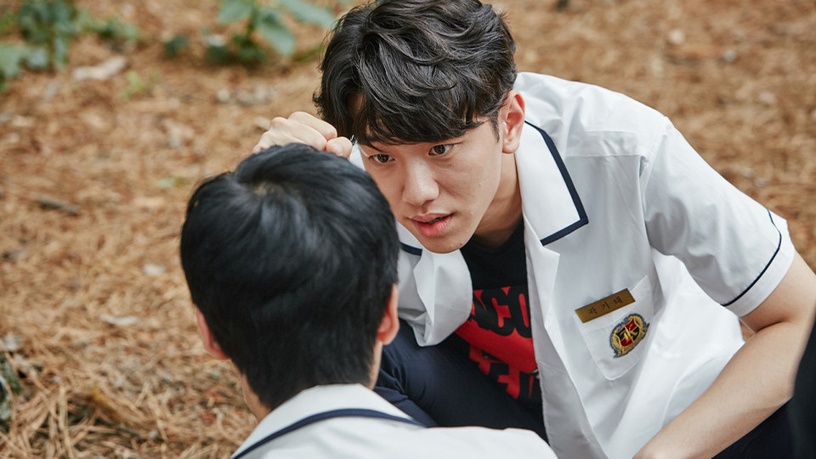 Netflix《人文教育101》金東希黑化犯重罪!預告搶錢、砍人超血腥,「暗黑校園」來臨!