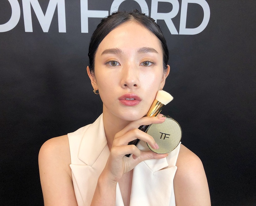 TOM FORD 「小金殼」氣墊狂洗韓妞IG!網讚最遮瑕光澤型粉底,完妝是高級的奢華奶油肌
