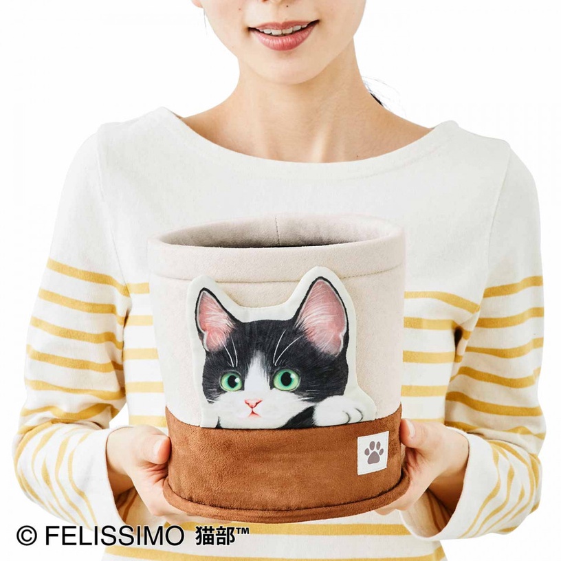 Felissimo貓咪車用雜貨「貓咪車用盒裝面紙套」3,181日元(約NT$890)