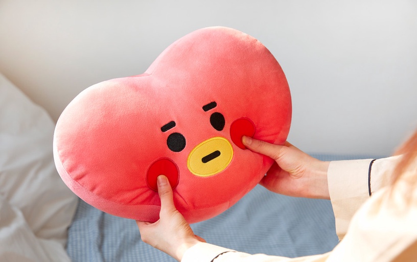 「BT21寶寶居家系列」療癒登場,超萌大臉抱枕、馬克杯,在家防疫就讓BT21寶寶陪伴你~