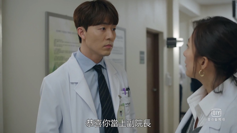 《夫婦的世界》金醫生到底是好是壞?曾勸善雨減少工作,暗處觀察表情微妙,都是陰謀?
