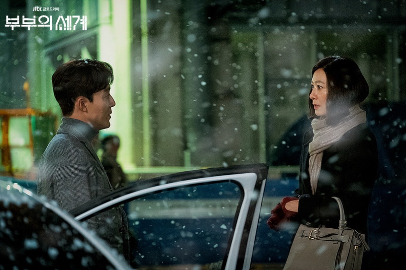 《夫婦的世界》金醫生到底是好是壞?曾勸善雨減少工作,暗處觀察表情微妙,都是陰謀?