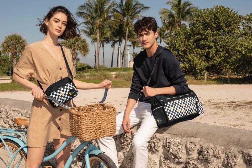 寶可夢 X LeSportsac 驚喜聯名,超可愛精靈球手腕包、斜背包,直接收服你的心!