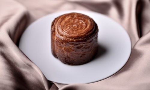 「台北最好吃肉桂捲」Miss V Bakery,首推「焦糖黏黏包肉桂捲」(NT.80),超獨特的肉桂香,讓你吃一口就能感受到幸福的滋味!