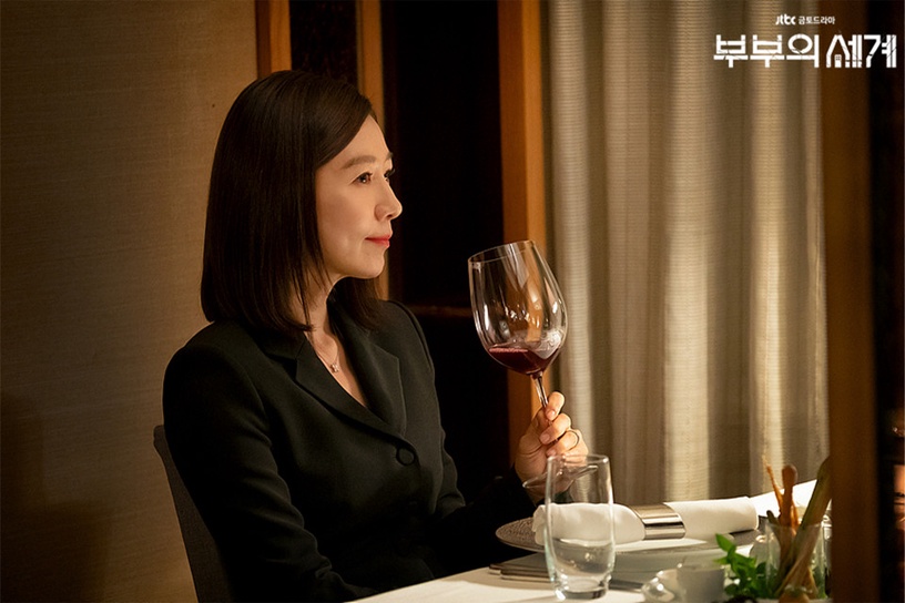 《夫婦的世界》54歲金喜愛仍超美!6位「年過40的逆齡女星」,金瑞亨&金宣兒竟更性感!