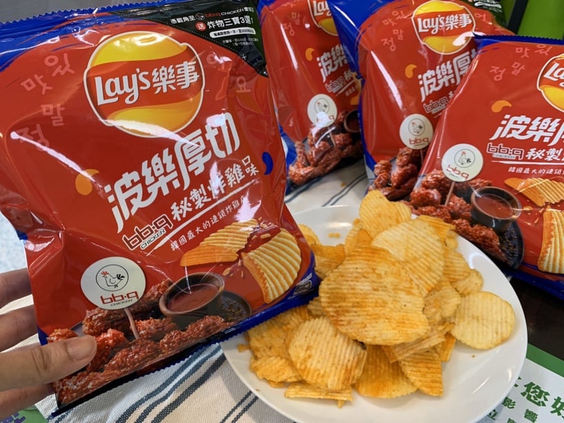 名店在家就可以吃得到!全家推「bb.q CHICKEN秘製炸雞口味洋芋片」、「檀島厚奶蛋撻」