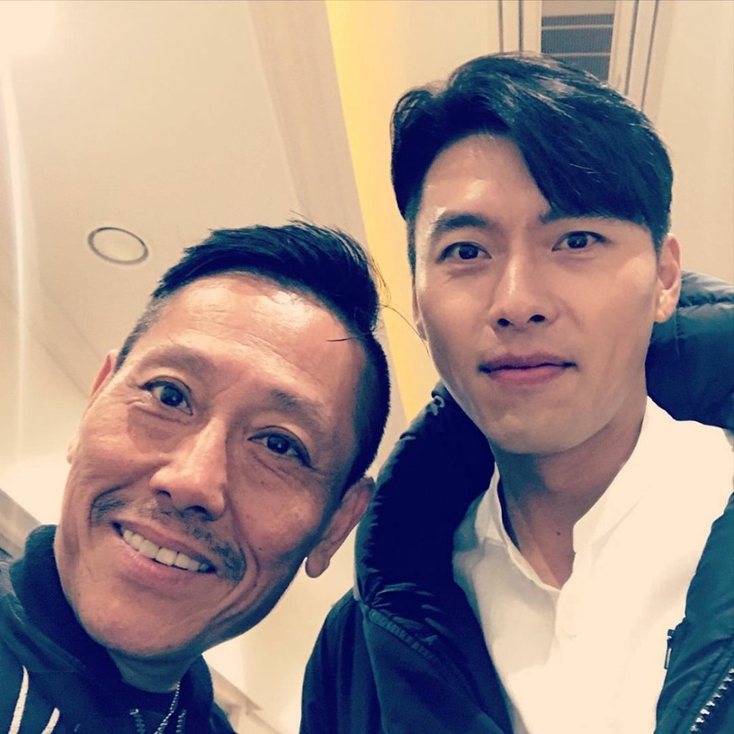玄彬的直男自拍!玄彬喜歡正對著臉自拍、都把臉小位置讓給別人,鏡頭真的可以拿高一點