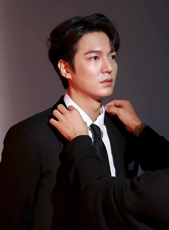 《永遠的君主》李敏鎬是真正的高富帥!電視劇單集片酬上億,26歲買下千萬豪宅,超會賺