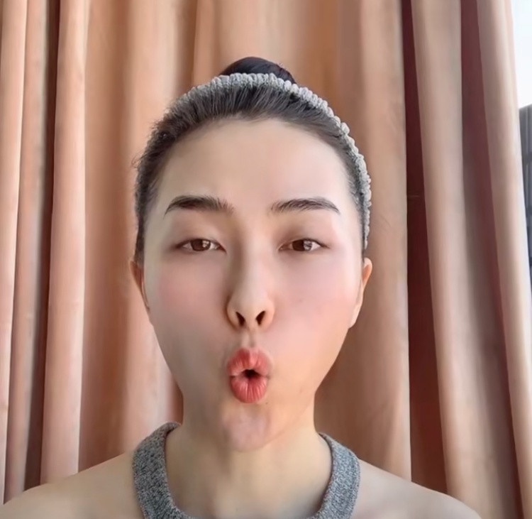 愛笑會長法令紋!法令紋、木偶紋按摩能消除,3招無痕按摩天天做,不開濾鏡素顏像少女