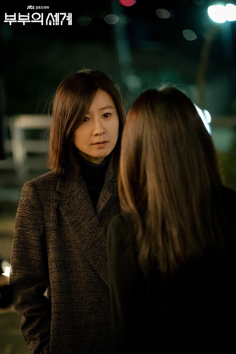 《夫婦的世界》金喜愛太會演!金喜愛霸氣碾壓小三、海邊絕望想自殺,是「影后級演技」