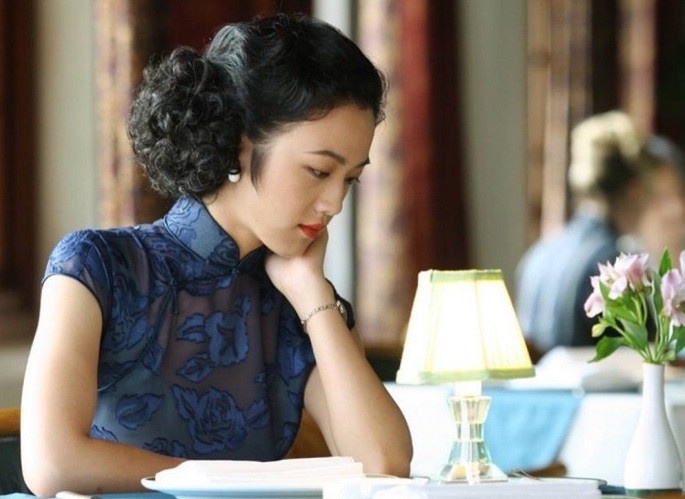 《韞色過濃》張予曦旗袍美炸!10位陸劇旗袍女郎,趙麗穎優雅、鞠婧禕仙,第三位最經典