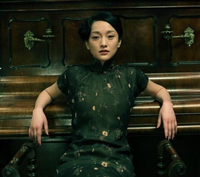 《韞色過濃》張予曦旗袍美炸!10位陸劇旗袍女郎,趙麗穎優雅、鞠婧禕仙,第三位最經典