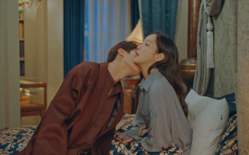 《永遠的君主》李敏鎬「皇帝臨幸」好羞!公主抱回寢宮,吻脖子&4段深吻,符咒威力太強