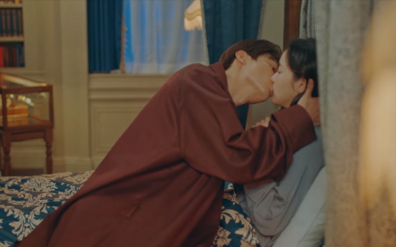 《永遠的君主》李敏鎬「皇帝臨幸」好羞!公主抱回寢宮,吻脖子&4段深吻,符咒威力太強