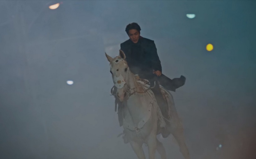 《永遠的君主》李敏鎬「皇帝臨幸」好羞!公主抱回寢宮,吻脖子&4段深吻,符咒威力太強